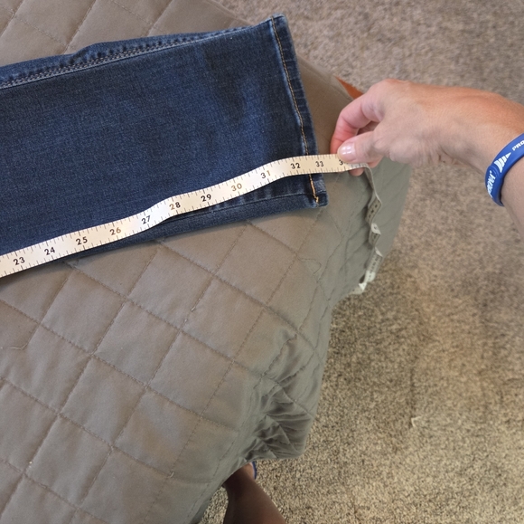 7 For All Mankind Mid Rise Size 27 - Picture 7 of 8